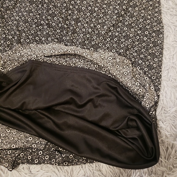 VINTAGE | B+W Printed Midi Skirt! - Picture 3 of 6